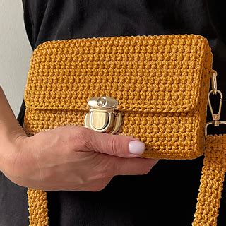 Ravelry: Mini crossbody baguette bag pattern by Anna .